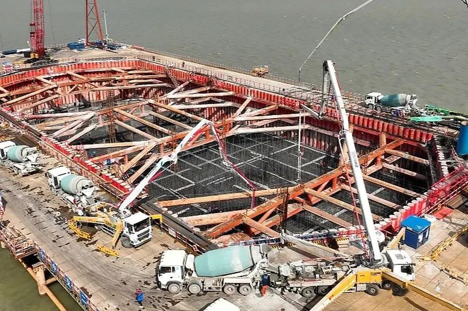 mg不朽情缘泵车再筑“天下之最”张靖皋长江大桥！