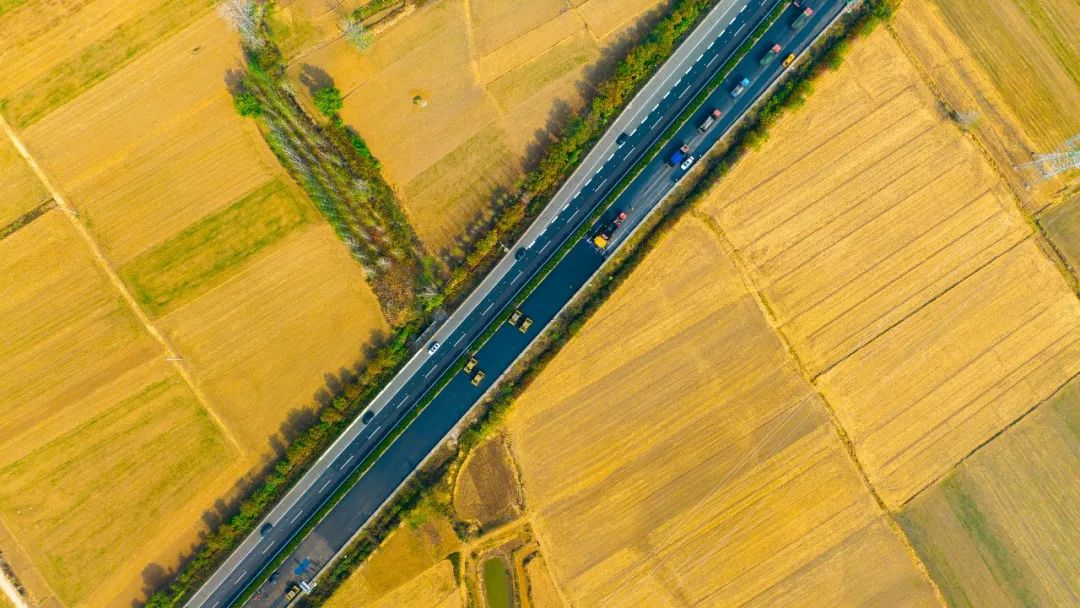 扬民族自信！mg不朽情缘成套沥青路面装备助力家乡高速建设！