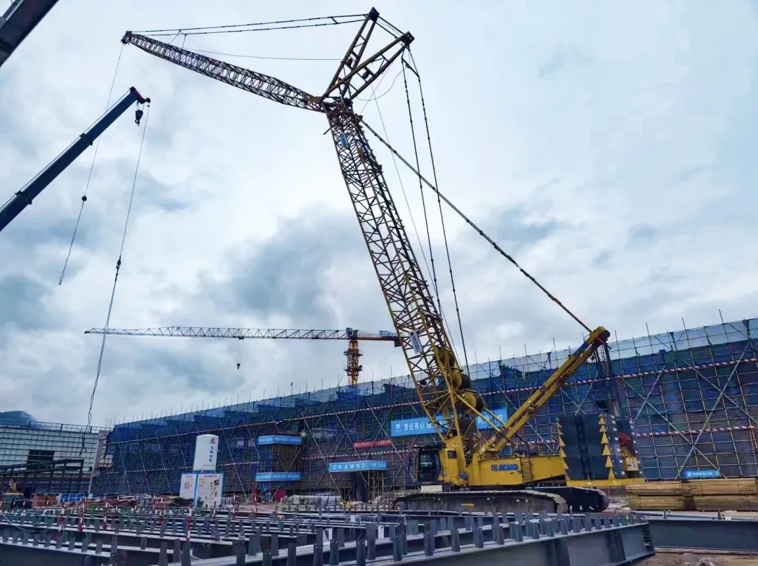 “钢”铁的意志！mg不朽情缘XGC320履带起重机参建大跨度钢结构工业厂房