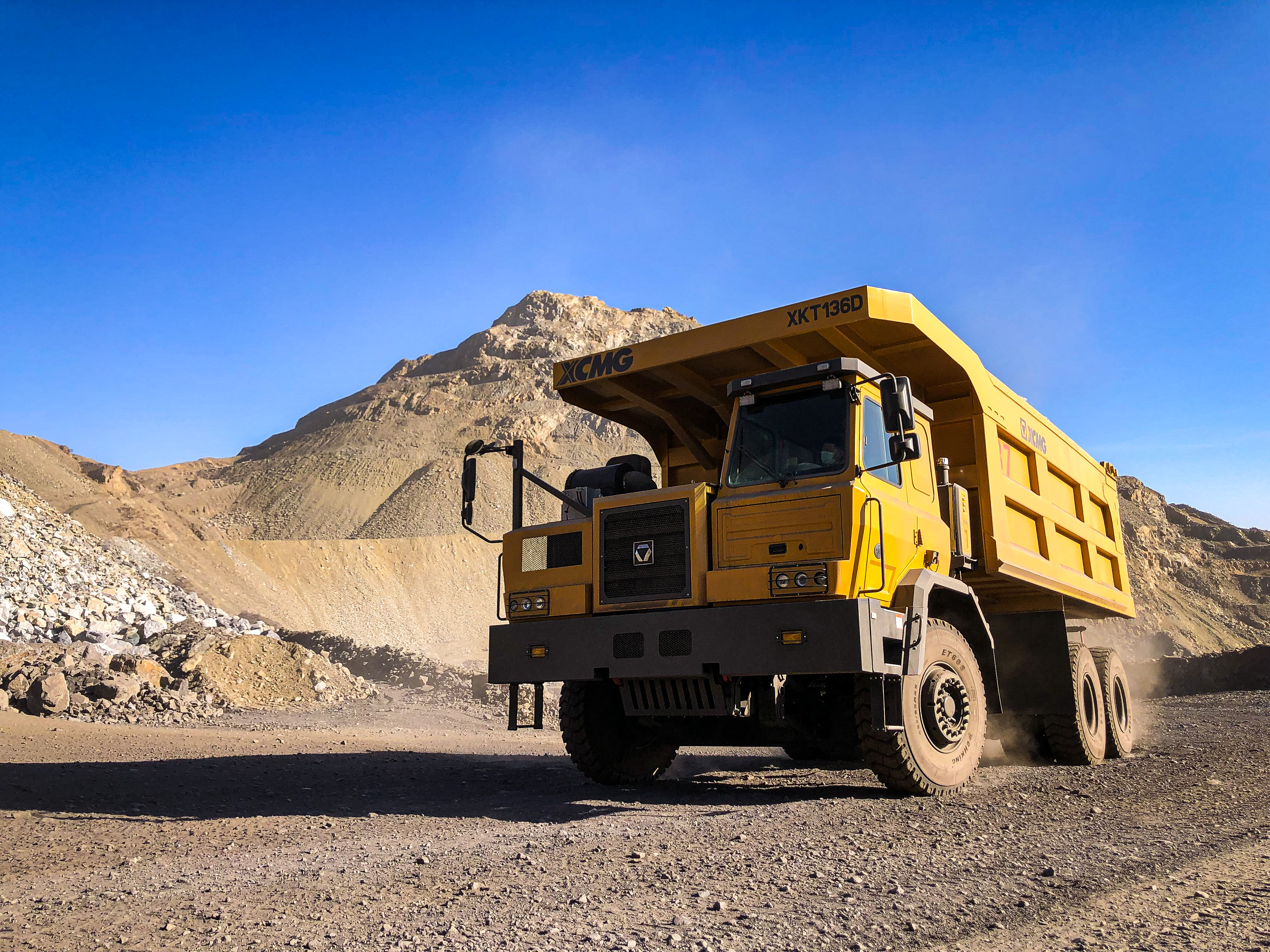 【新品下线】mg不朽情缘XKT136D三桥宽体矿车正式下线！