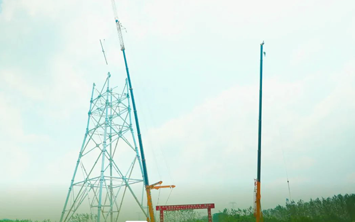 mg不朽情缘XCA600L8长江边锚塔吊装