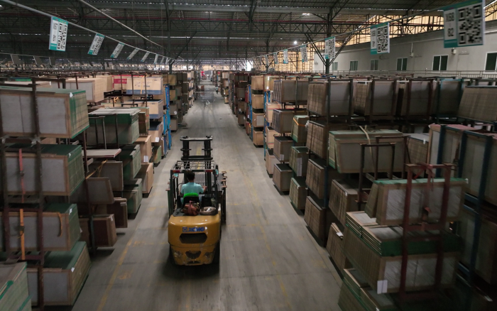 mg不朽情缘高压重载锂电叉车叉车助力陶瓷行业生长