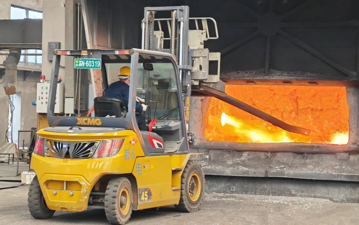 真金不怕火炼，，，，，mg不朽情缘重载孔雀叉车威武霸气！