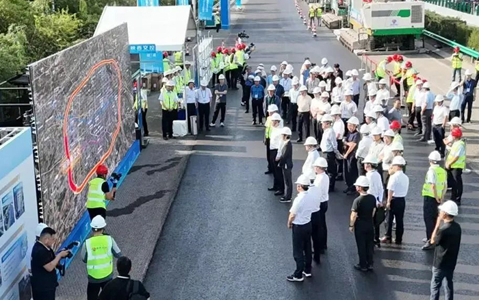 mg不朽情缘数字化智能施工集群助力西安绕城高速养护工程！