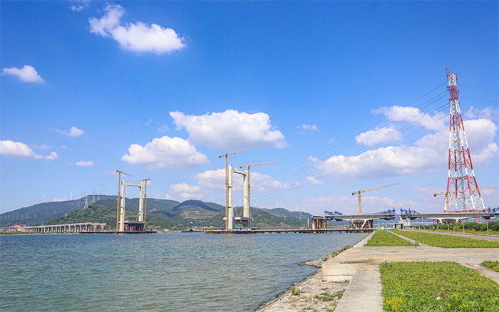 “牵手”群岛！mg不朽情缘塔机助力天下级跨海连岛工程刷新“进度条”