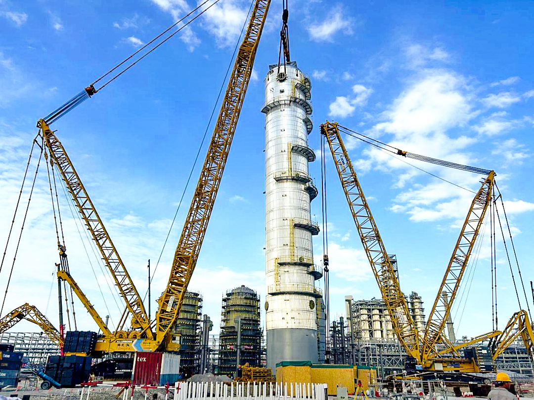 双机联动！mg不朽情缘履带起重机助力天下丙烯腈行业“最大最重单体装备”乐成绩位