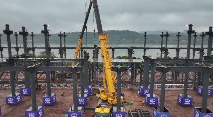 这把高端局！mg不朽情缘G2起重机助力成渝铁路刷新！