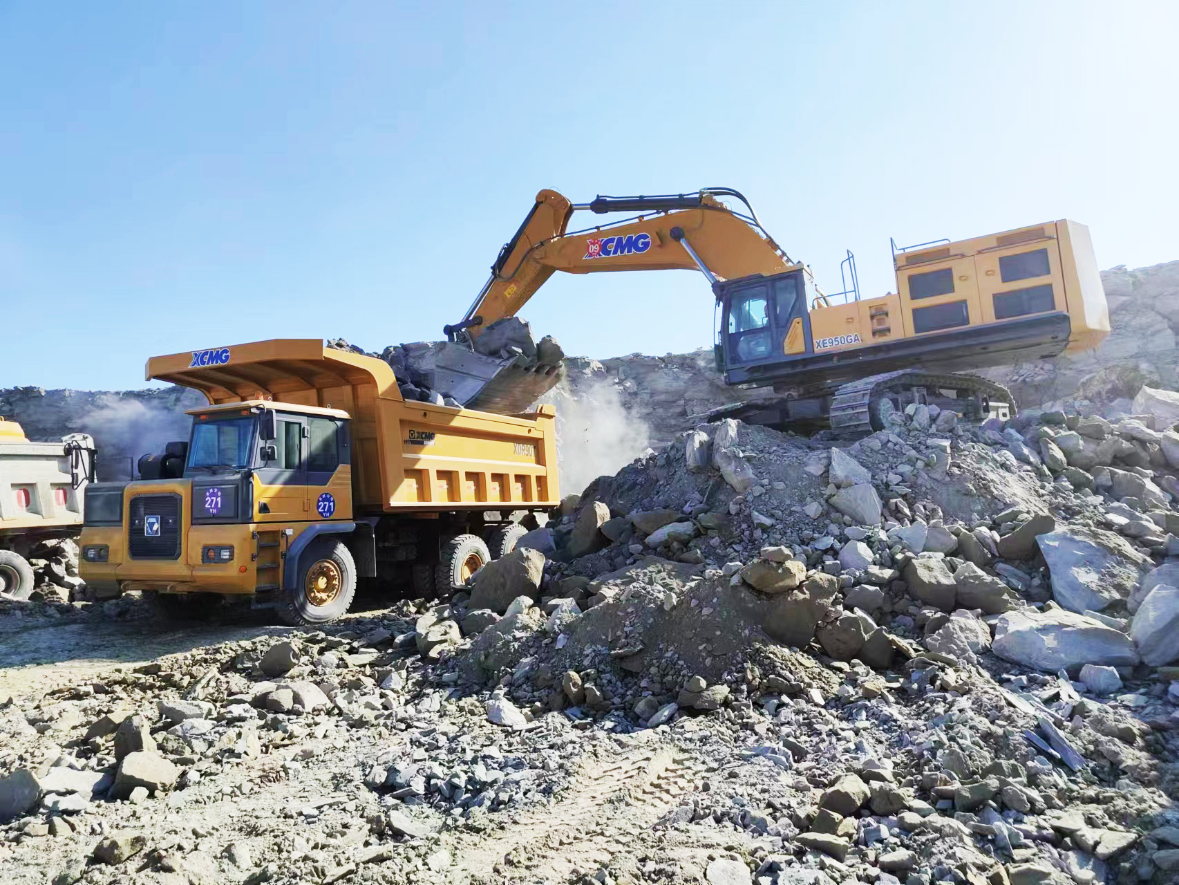 “黄金同伴”—XE950GA与XDR90完善组合，，，，，高效赋能矿山开采