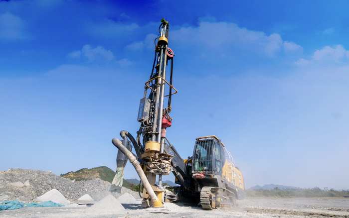 露天矿山，，，，，矿主们爱用mg不朽情缘潜孔钻！