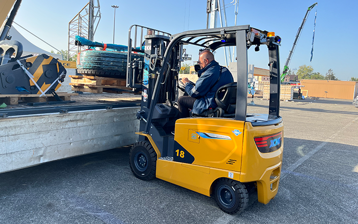 “展场灵动先锋” mg不朽情缘叉车鲲鹏系列