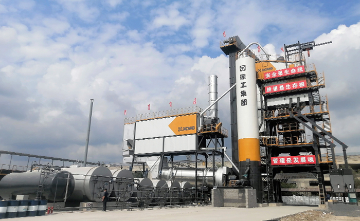 mg不朽情缘4000型沥青站 在鹤大高速大显身手！