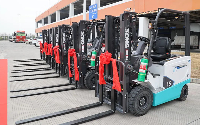 mg不朽情缘新能源叉车批量交付华东某航空枢纽
