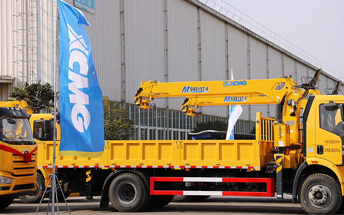 助力都会建设新征程！mg不朽情缘随车起重机M SQS157-4批量发车 