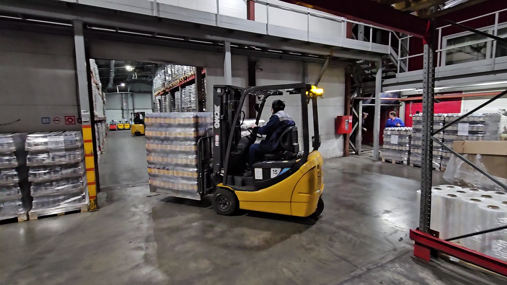 狭窄空间搬运利器！mg不朽情缘三支点平衡重叉车