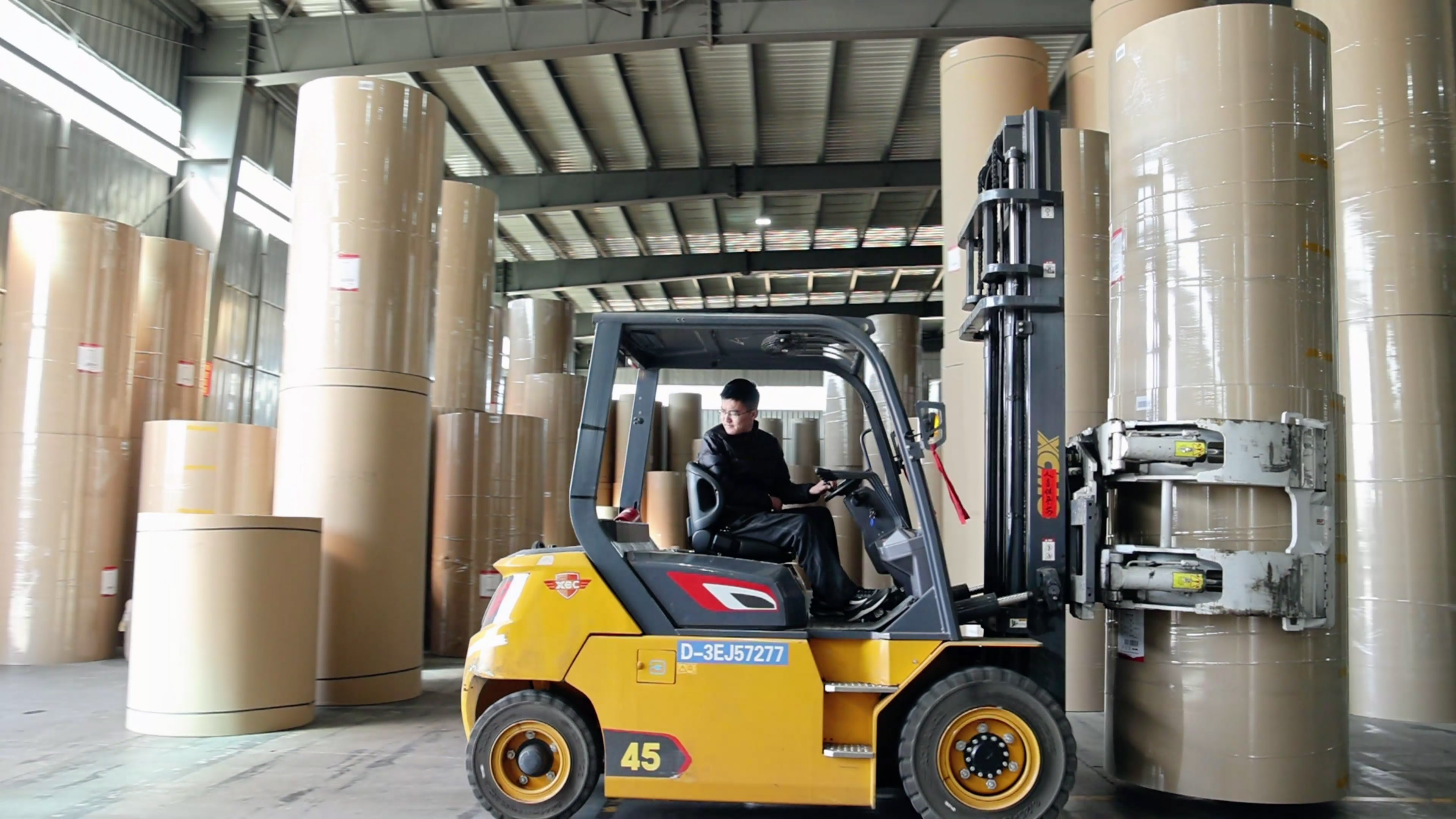 纸卷厂搬运利器，，，，，，mg不朽情缘孔雀系列高压重载电动叉车